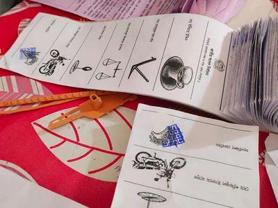 শেরপুরে ব্যালট বই ছিনতাই করে ধানের শীষে সিল, আটক ২